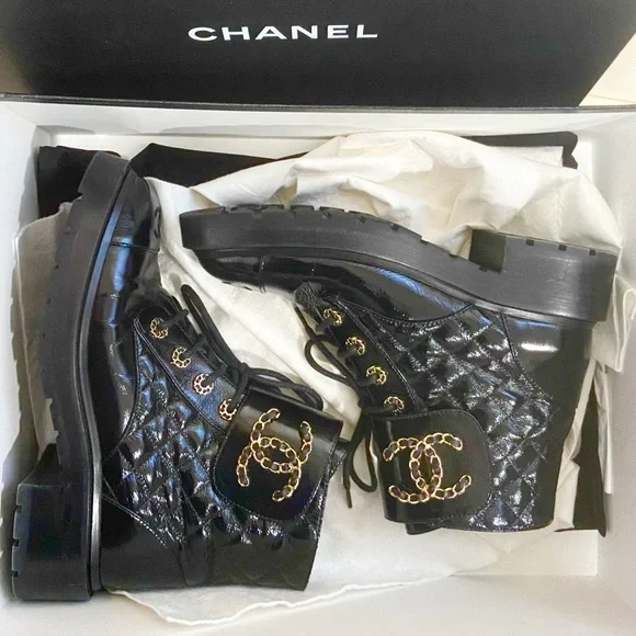 🔥🔥Chanel Quilted Calfskin CC Boots Size:38 - Picture 2 of 11